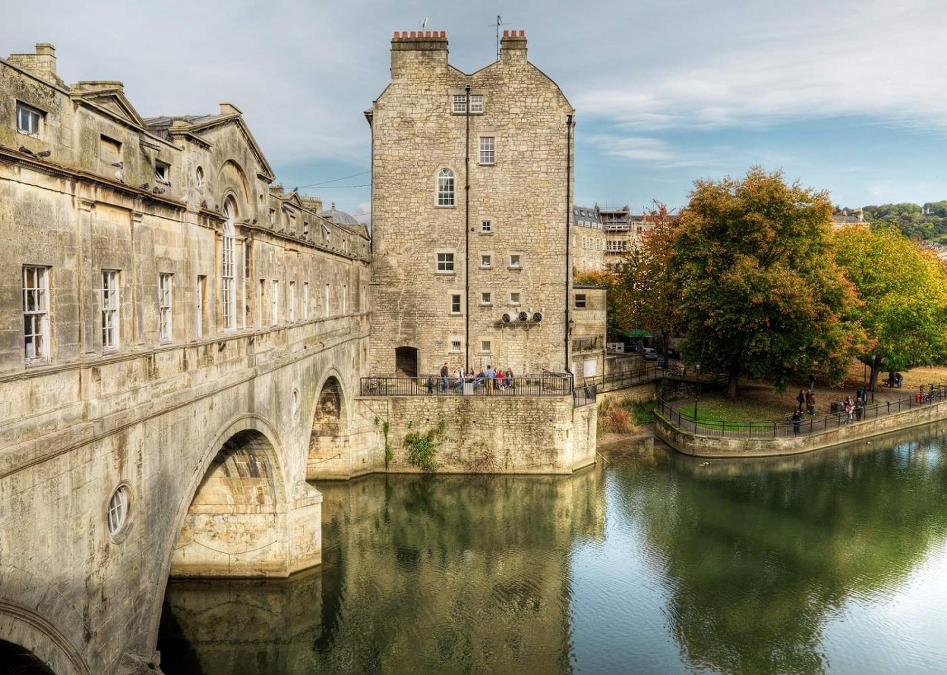 Image of Bath Bridge, walking the Cotswold Way