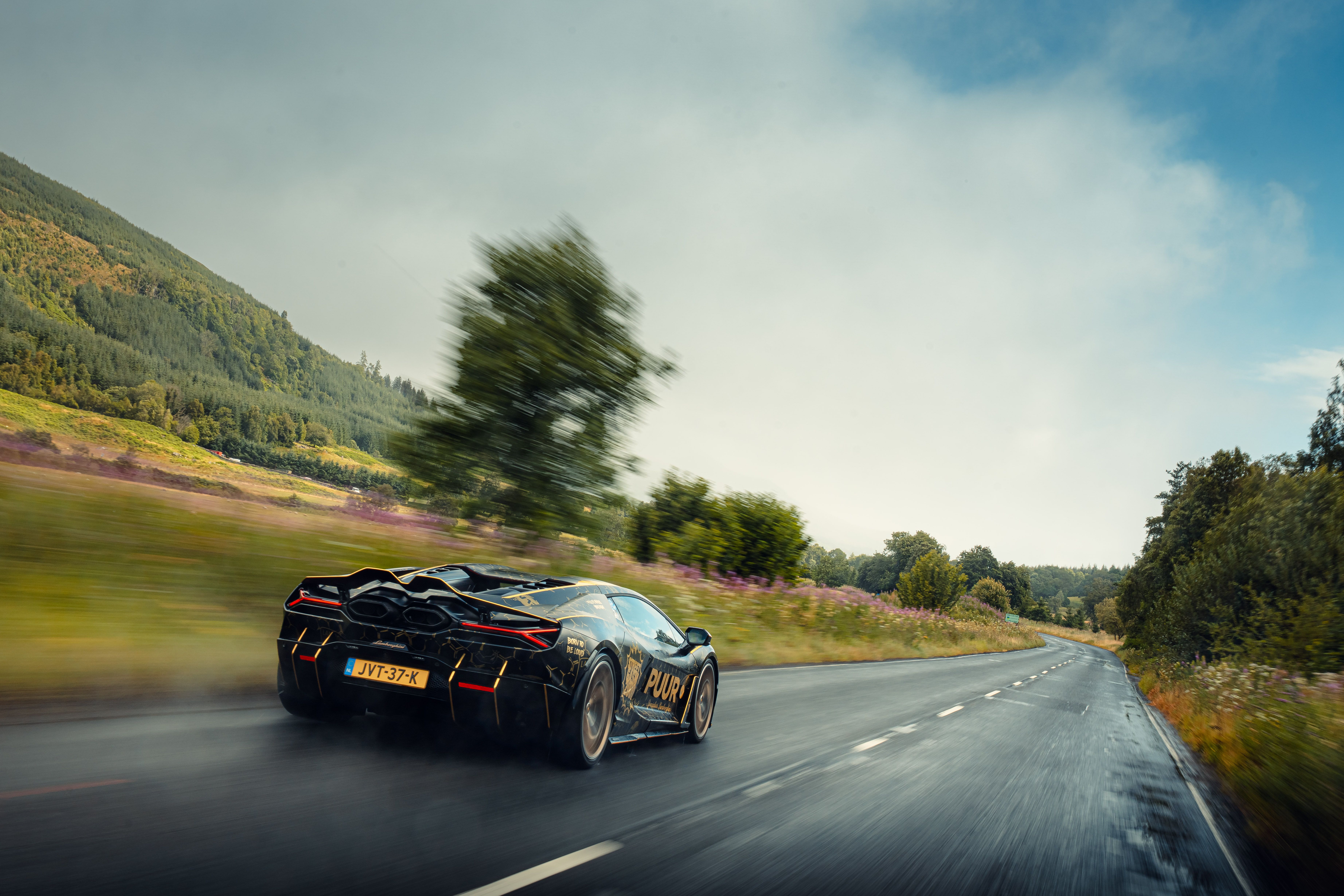 Lamborghini Revuelto tijdens de Schotland Drive