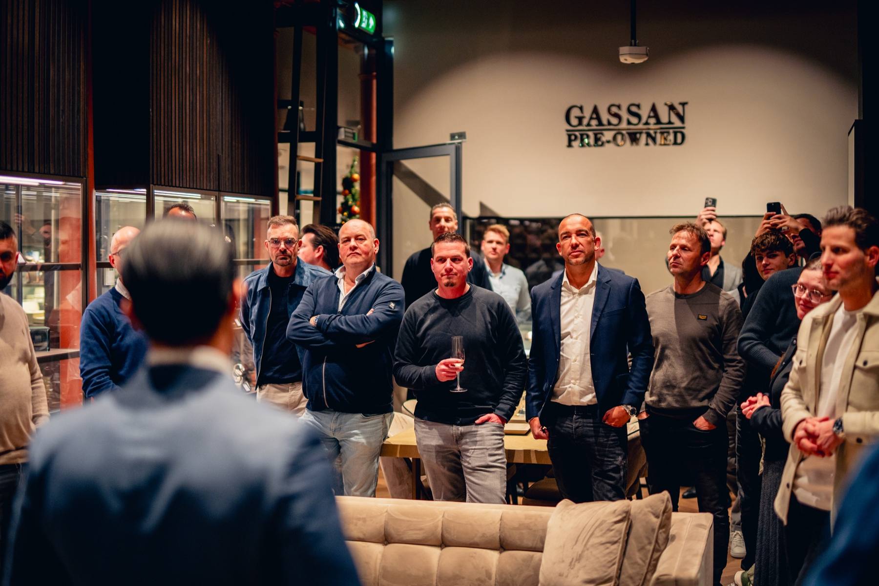 StreetGasm leden bij een partner tijdens een clubavond.