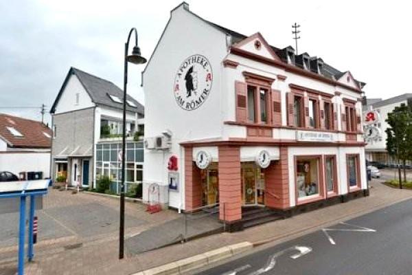 Apotheke am Römer — Außenansicht, Saarlandstraße 121