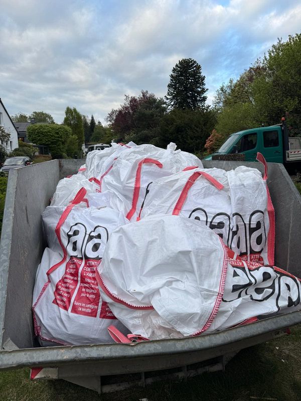 Asbestentsorgung in Fellbach – staubdicht verpackte Asbestabfälle in Big-Bags zur zugelassenen Deponie