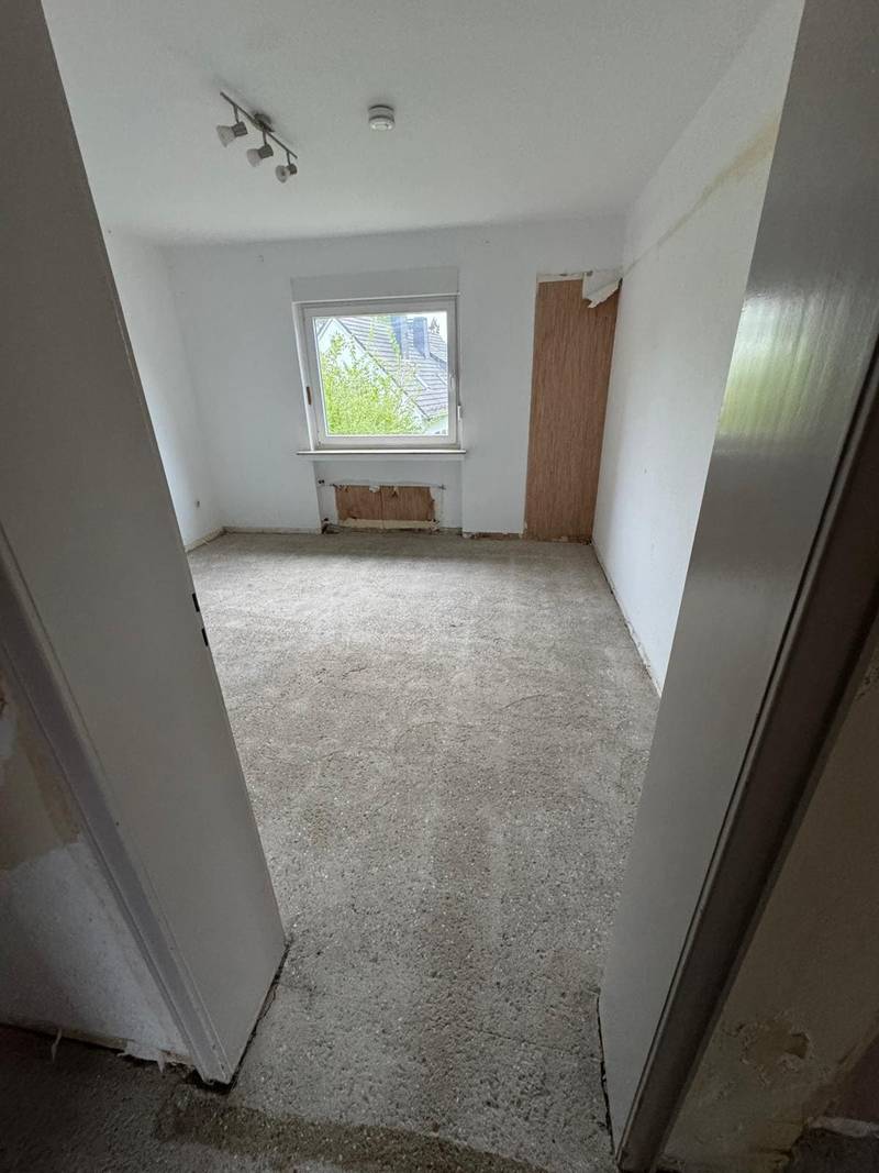 Wohnraum nach dem vollstaendigen Rueckbau des asbesthaltigen Bodenbelags - auch eine solche Teilflaeche gilt als Abbrucharbeit nach GefStoffV