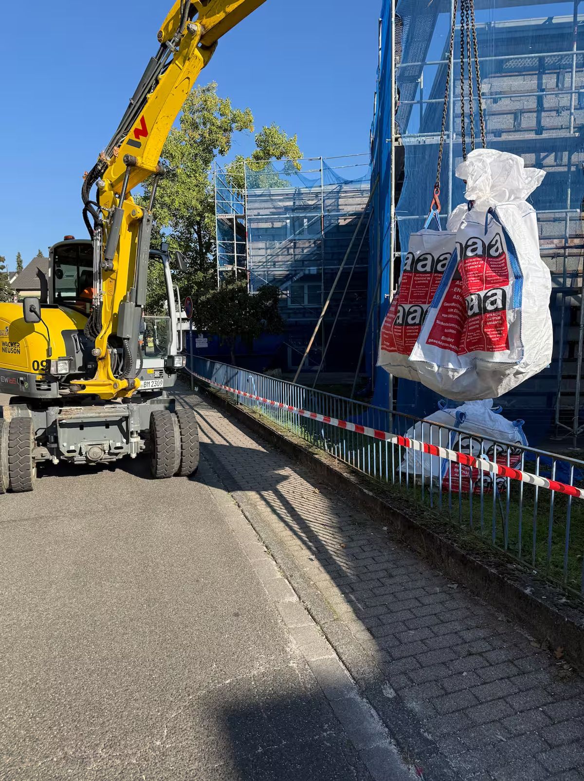 Professionelle Asbestsanierung durch Bau2day-Spezialisten