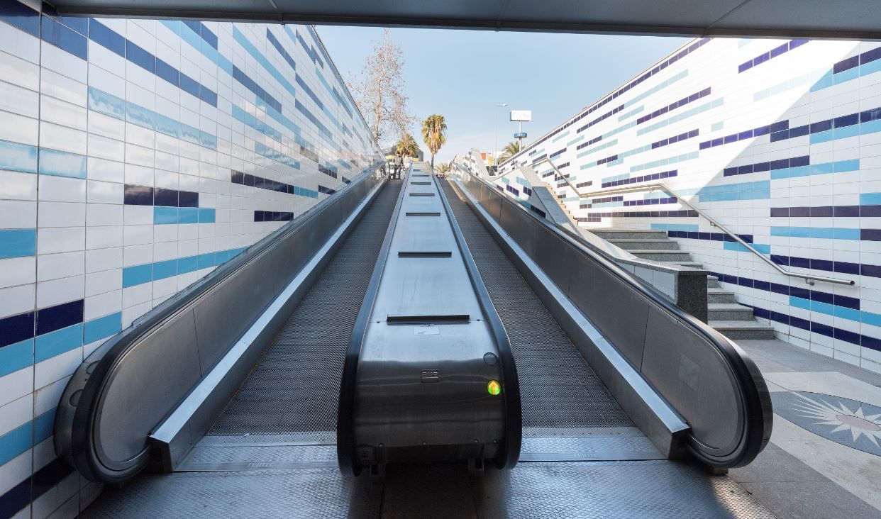 Antalya Tramvay Alt Geçidi Yürüyen Bant