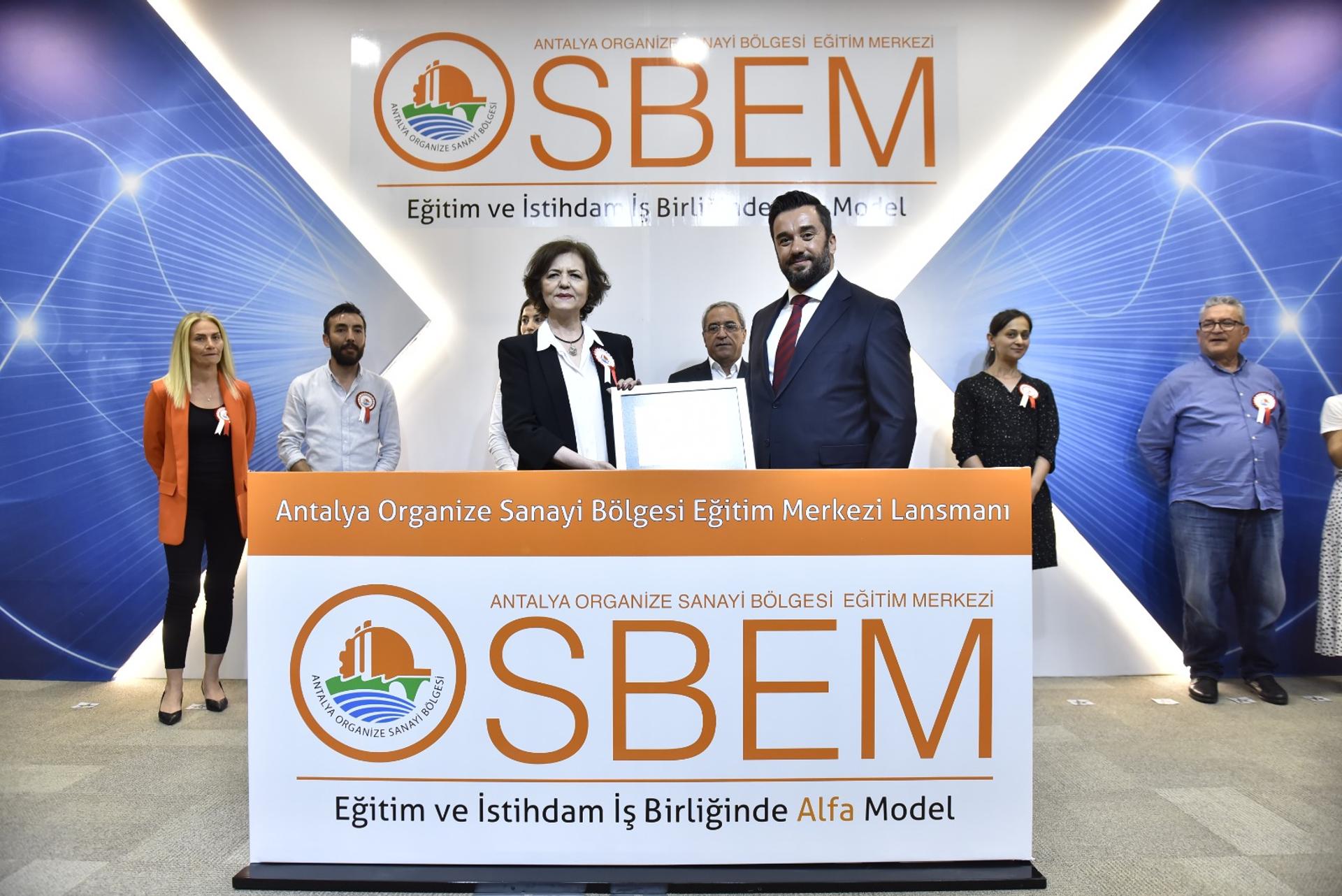 OSBEM eğitim merkezi açılışında sertifika takdim töreni