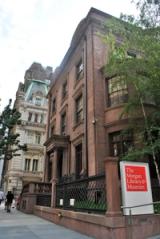 The Morgan Library & Museum, a casa de arenito marrom em estilo italianizante na Madison Avenue com a East 37th Street, Nova York