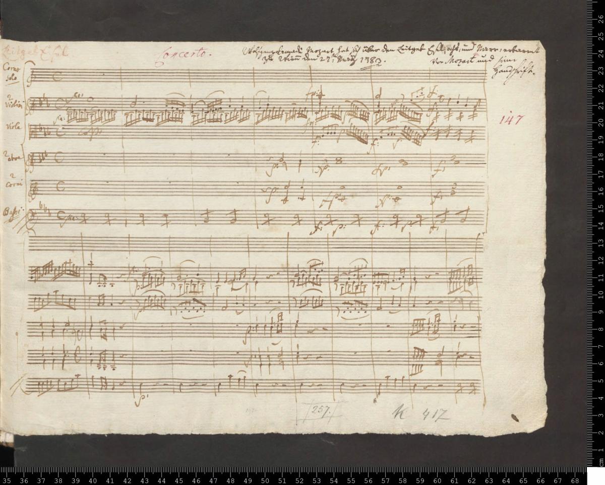 Mozarts handschriftliche Partitur von K.417 mit der Widmung an Joseph Leutgeb oben auf der ersten Seite