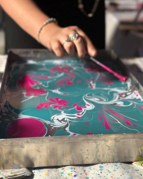 PAPIERMARMORIEREN WORKSHOP: Eintauchen in die Kunst des Ebru-Marmorierens