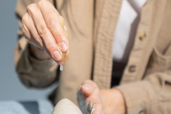 TÖPFERN AN DER DREHSCHEIBE ANFÄNGERKURS: Stelle dein eigenes Keramikset her — 4