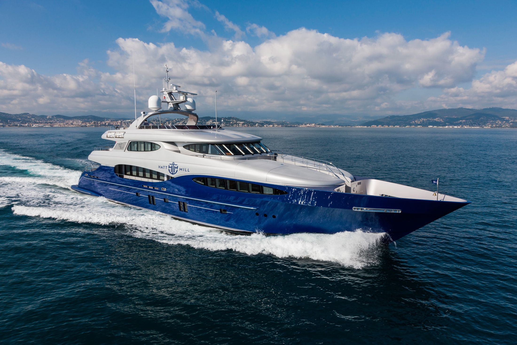 Hatt Mill Mega Yacht: hatt mill underway