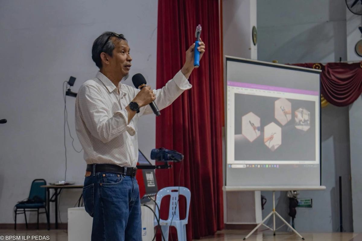 Presenter demonstrating a welding training tool during the ADTEC JTM Kampus Pedas seminar