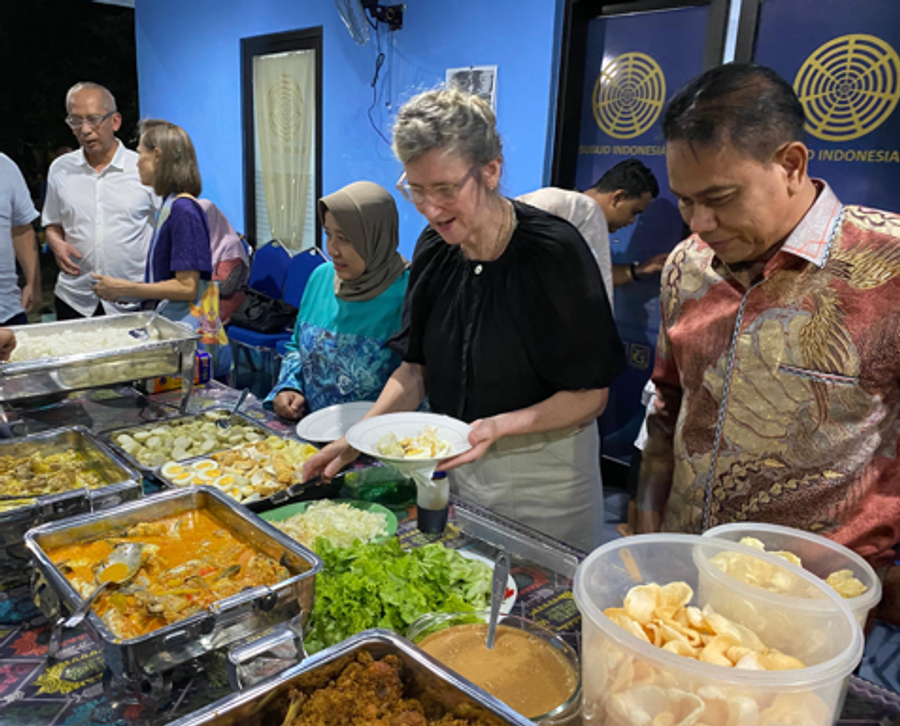 Subud Surabaya buffet (Ibu Kustinah in blue dress)