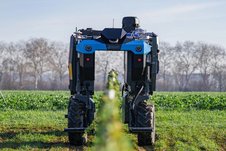 Agriculture  Special Issue : Robots and Autonomous Machines for  Agriculture Production