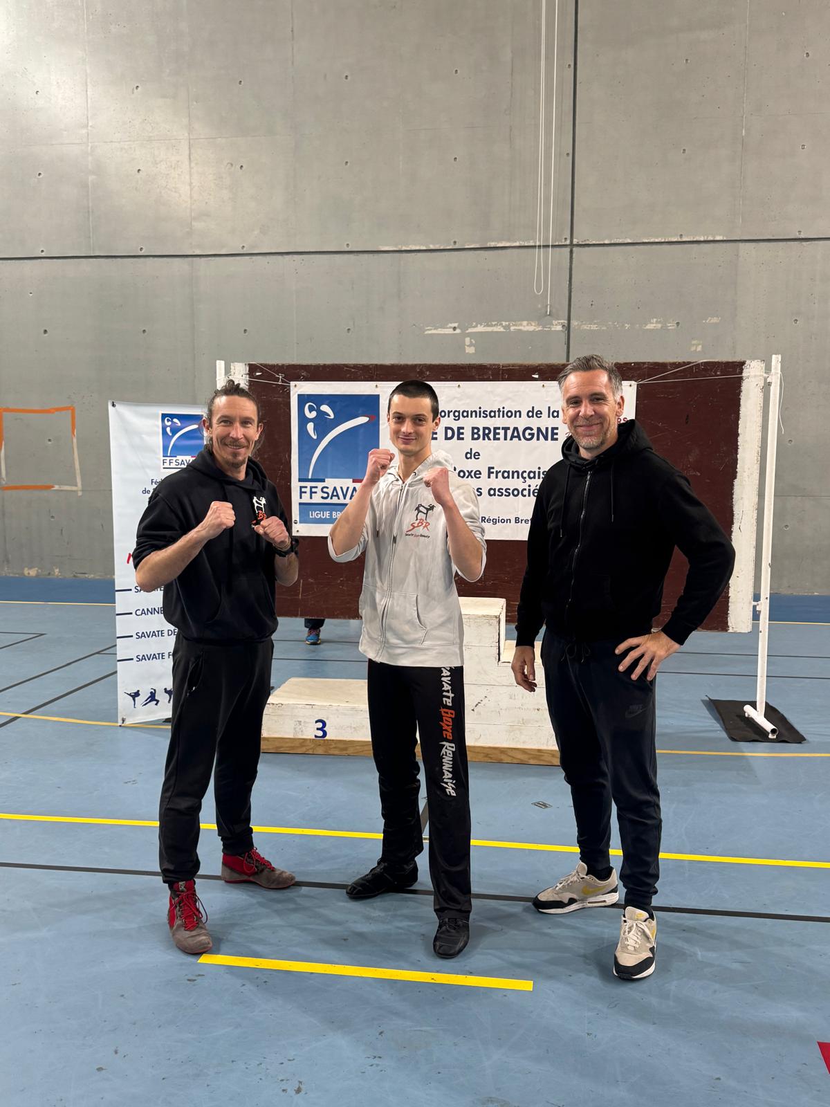 Photo des coachs et de P-A aux championnats Assauts 2026