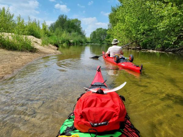 couple kayaking while glamping in the netherlands