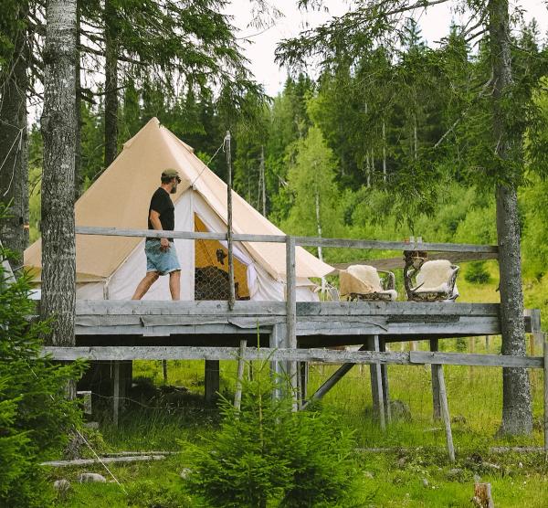 Vores glampingeventyr i Snertingdals vildmark