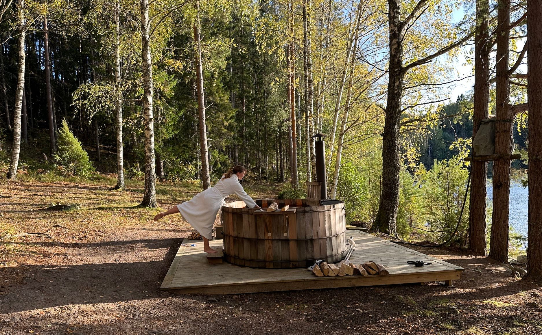 Stuga med badtunna | Glamping, trädkojor och andra unika boenden