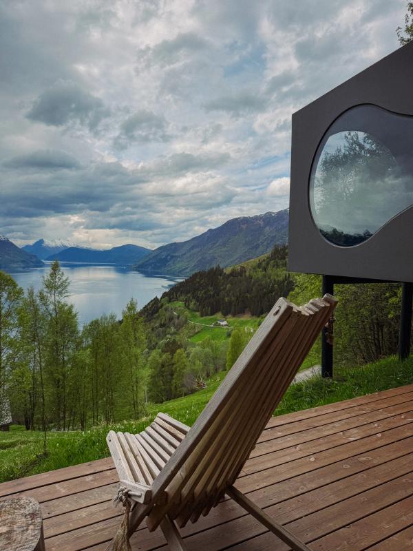 Birdboxen ved Lotsbergskaara høyt over Nordfjorden