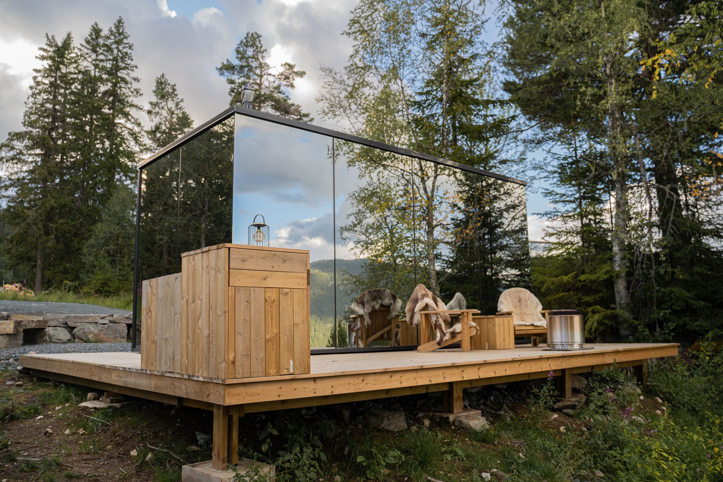 Glasshytte med utsikt til himmelen