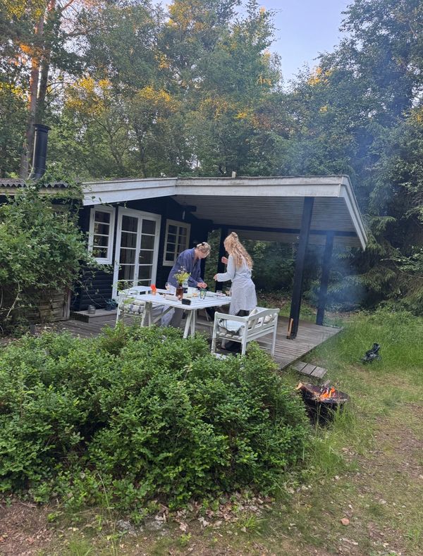Mit sommerophold i en bjælkehytte på Møn