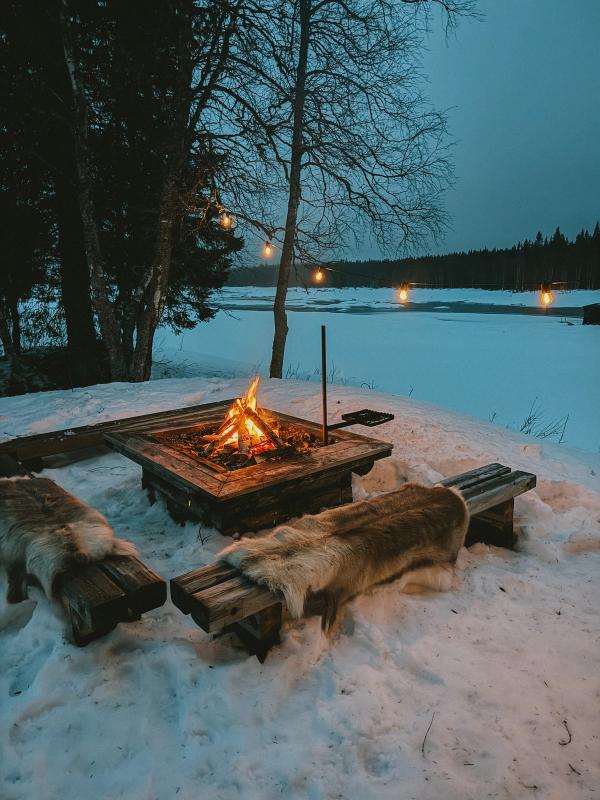 Enjoy meals by the fire