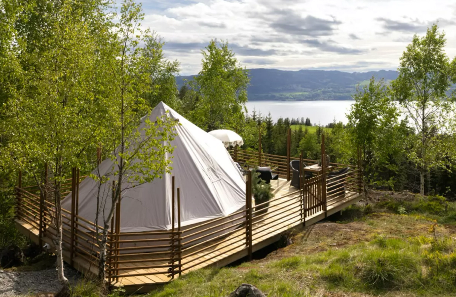 Glamping telt på over Mjøsa på Østlandet