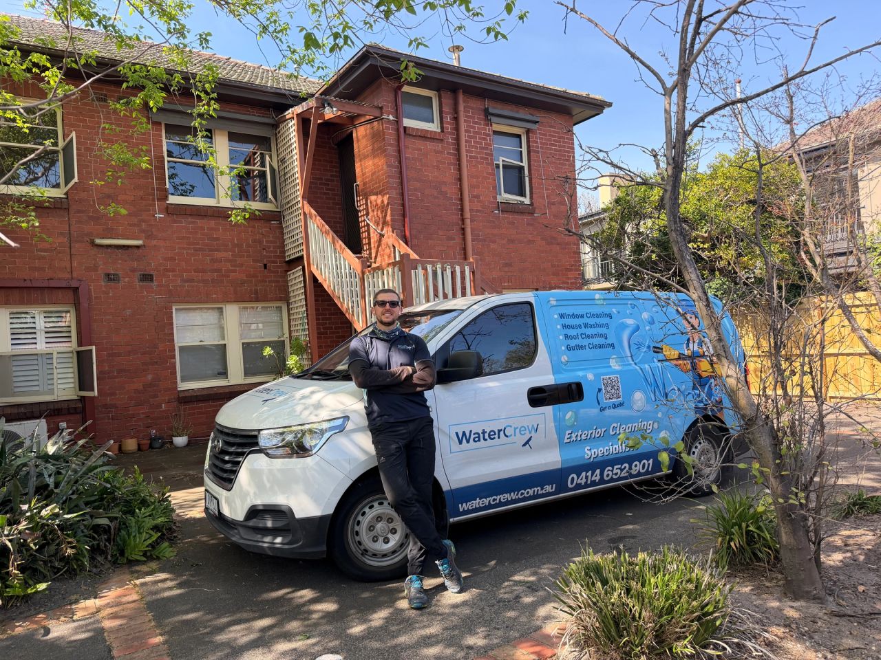WaterCrew technician working on a narrow side boundary in Armadale