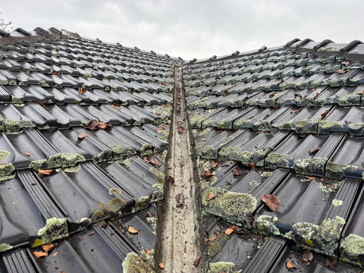 The same Narawong Road roof valleys cleared end to end, metal channel visible again
