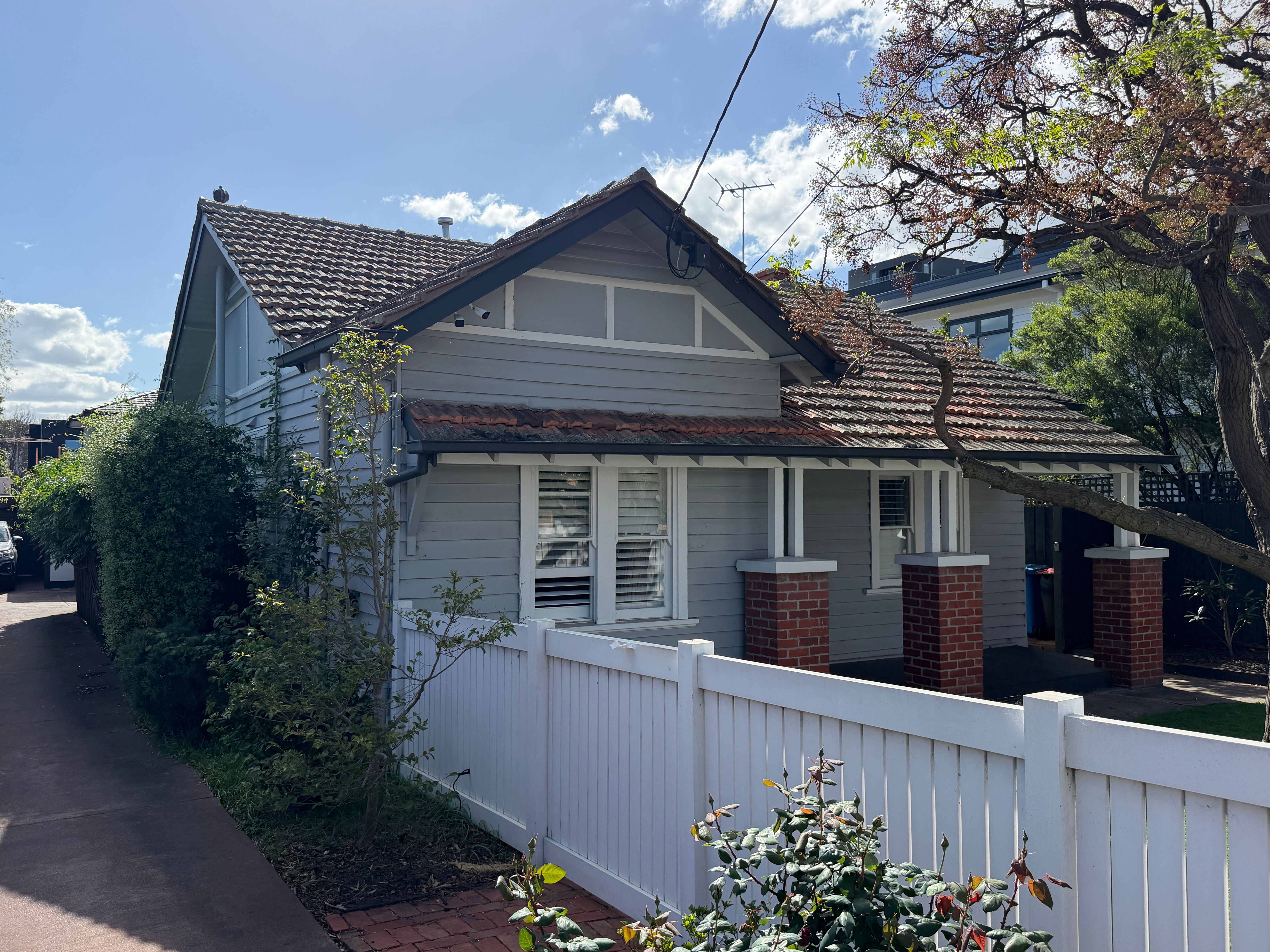 Single-storey 1950s Hampton East house with a driveway down the side and deep eaves
