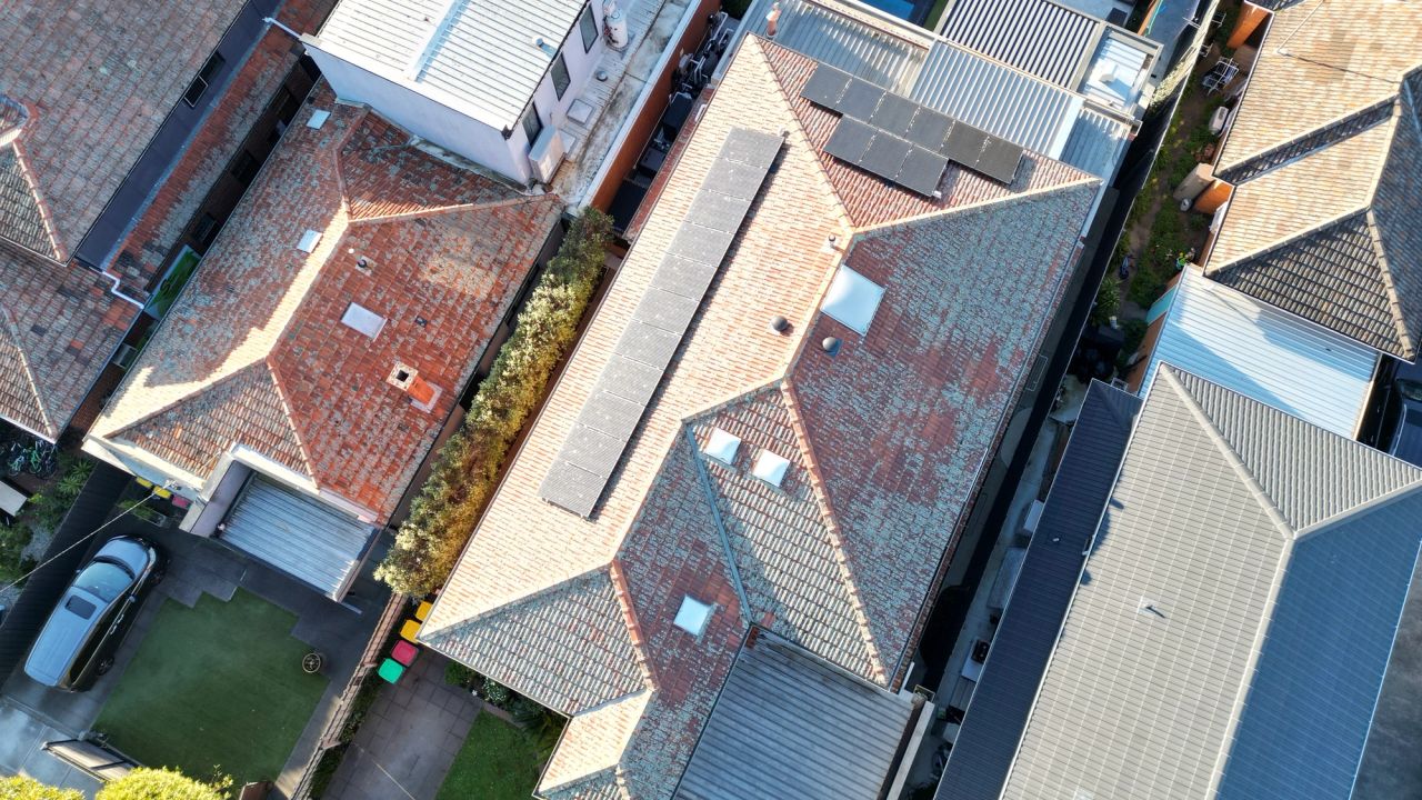 How to Remove Lichen From Roof Tiles and Colorbond
