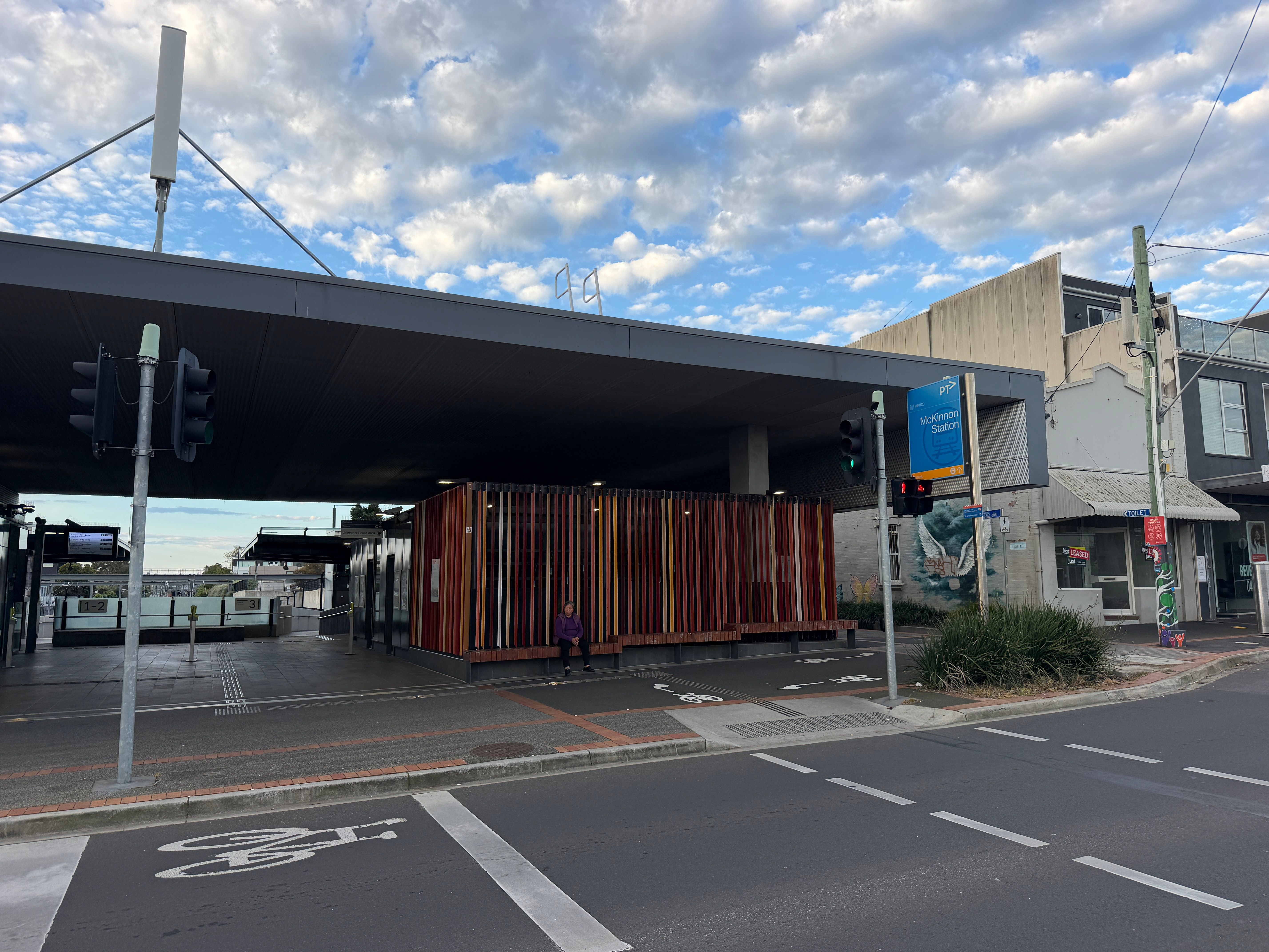 McKinnon station platforms below street level in the rail cutting opened in 2016