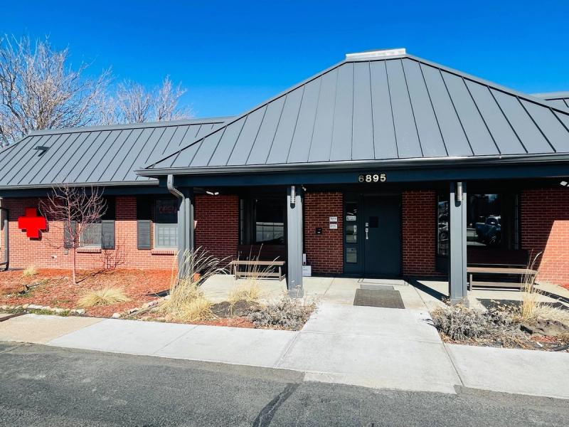 Covered entrance to the Denver Southeast clinic