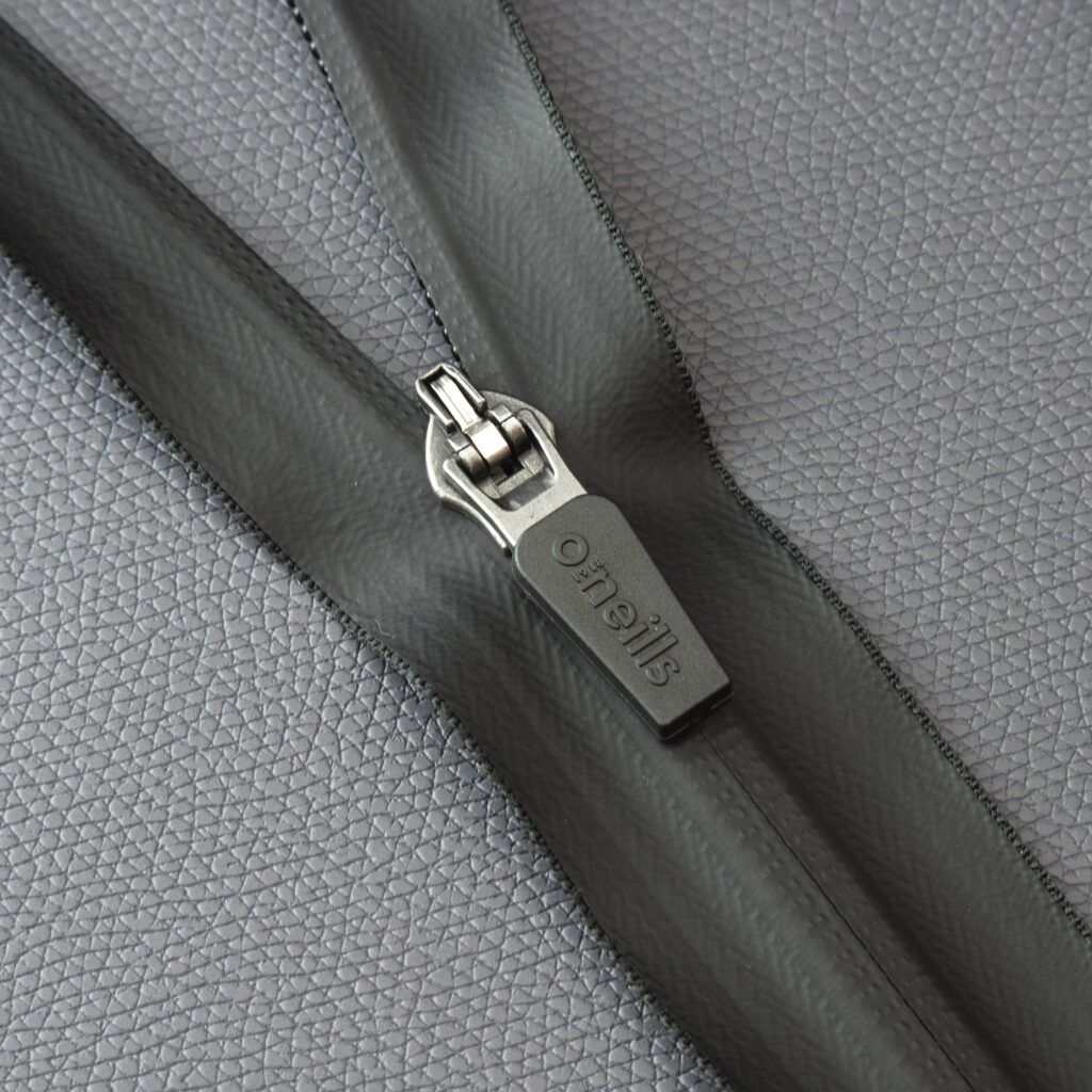 Water resistant zipper 2