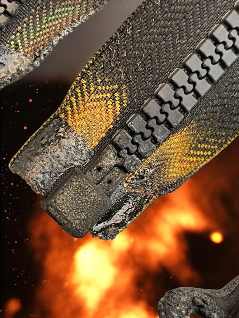 Fire retardant plastic zipper