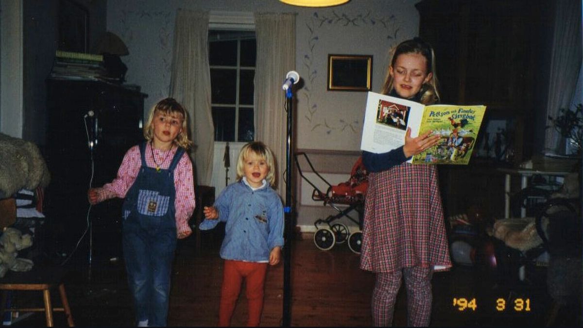 Systrarna uppträder