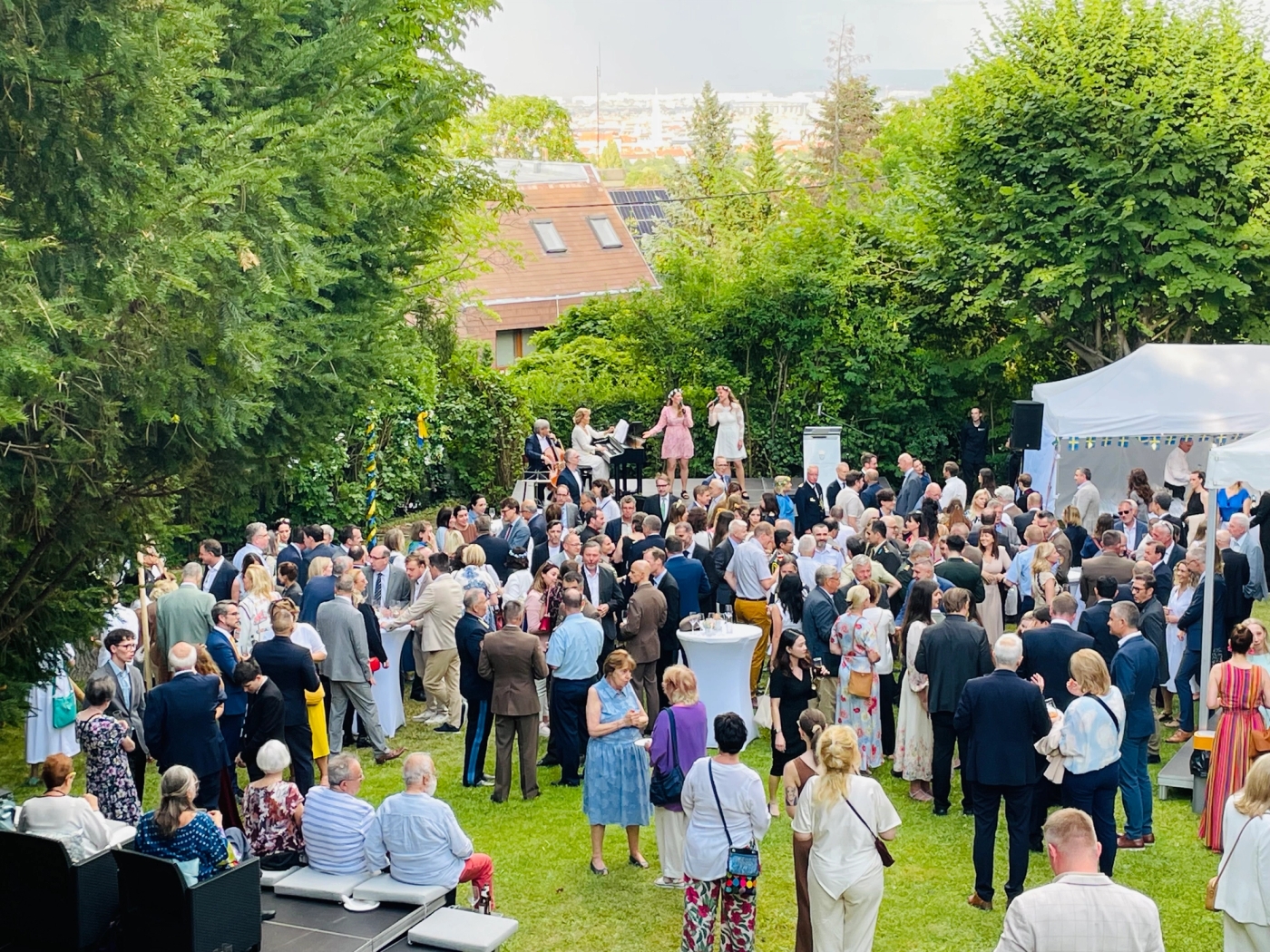 17 juni 2026, Live från Sveriges ambassad med The Hebbe Family i Budapest, Ungern. 