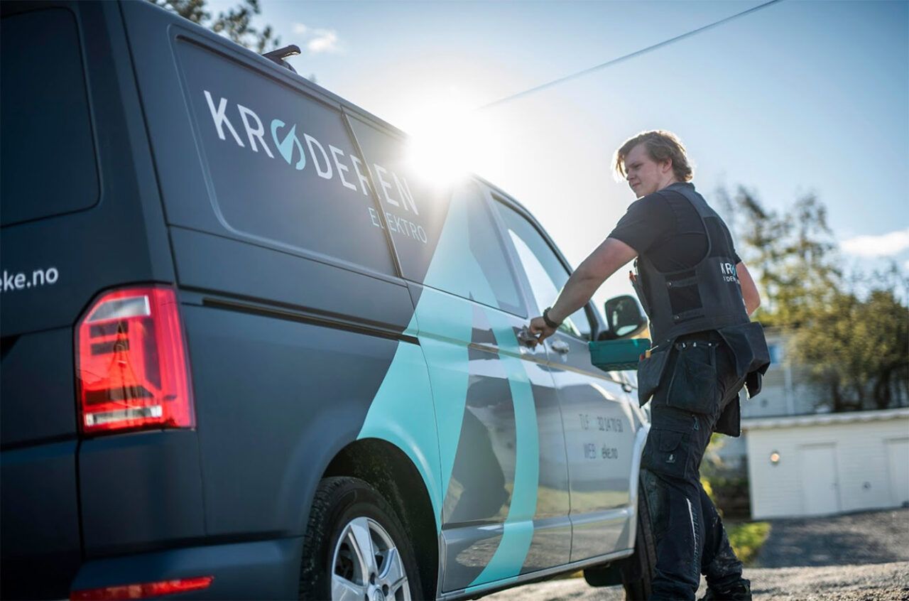 Elektriker fra Krøderen elektro med arbeidsbil