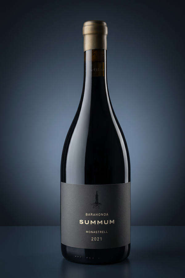 Barahonda Summum Monastrell 2021, freigestellte Flasche auf dunklem Verlauf