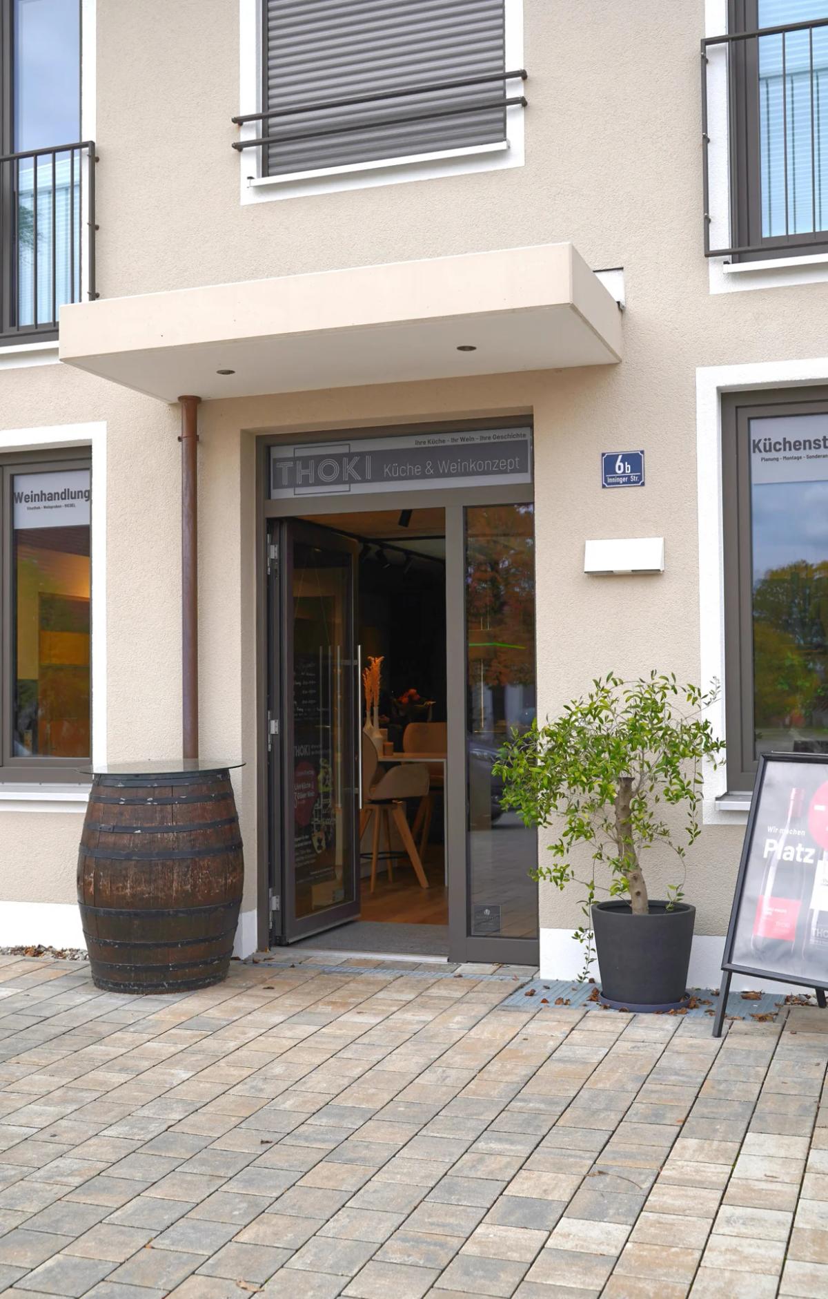Außenansicht Thoki Küchenstudio Wörthsee in der Inninger Straße 6b, Ortsteil Etterschlag