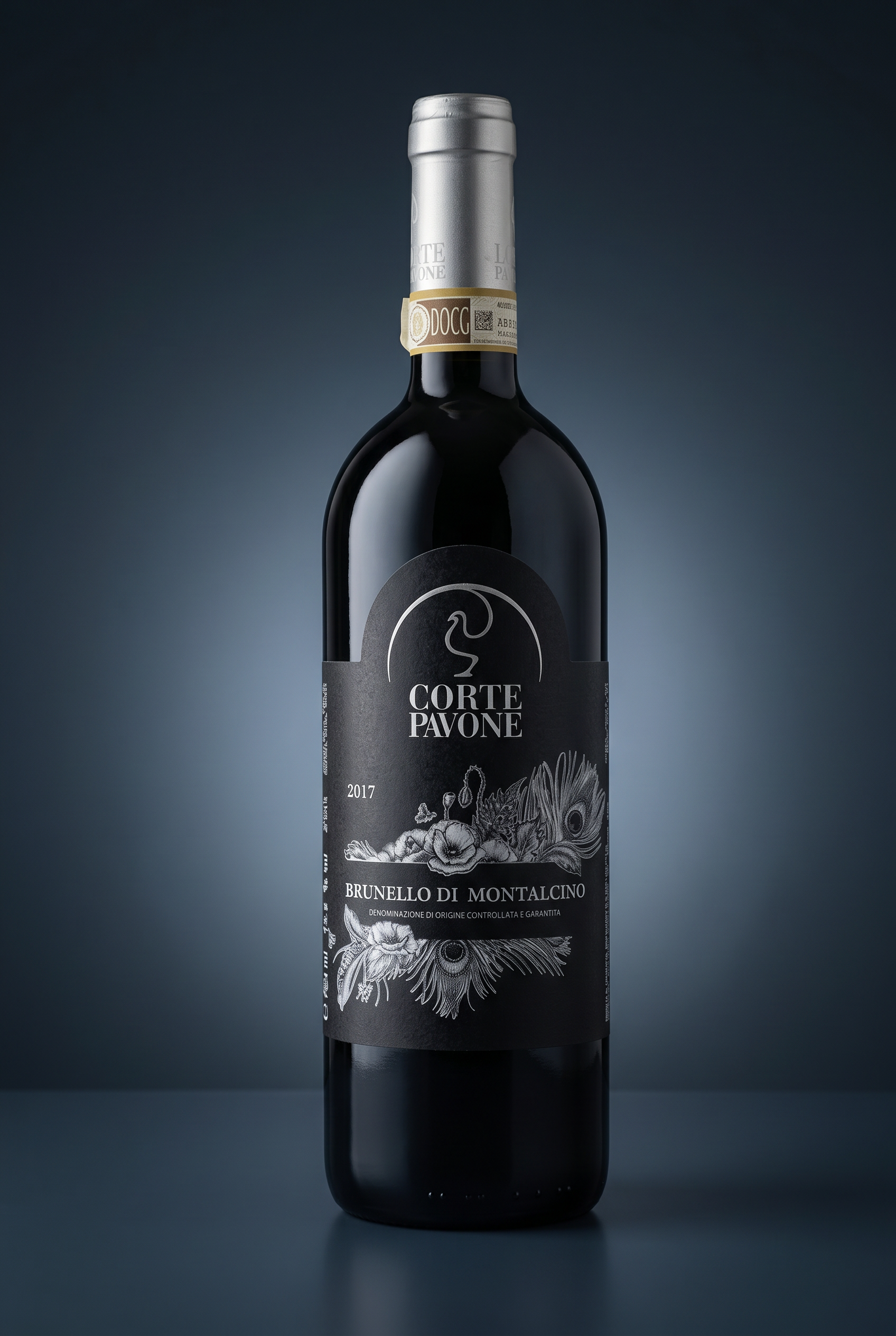 Corte Pavone Brunello di Montalcino 2017, freigestellte Flasche auf dunklem Verlauf