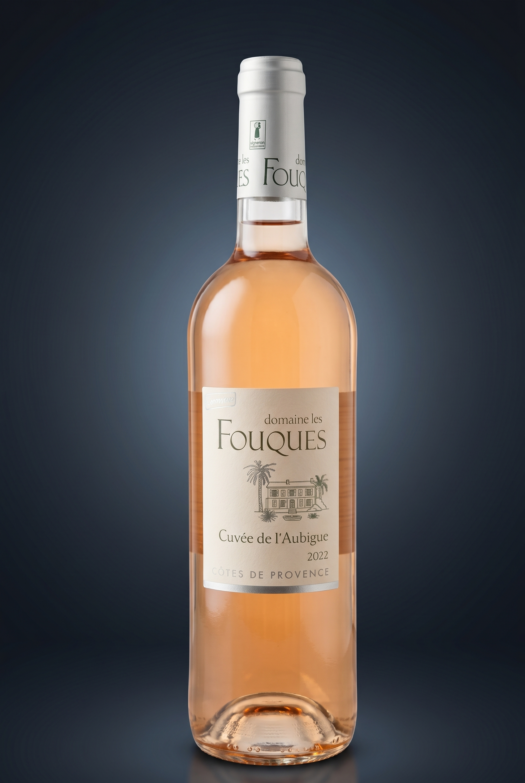 Domaine Les Fouques Cuvée de l'Aubigue 2022, freigestellte Flasche auf dunklem Verlauf