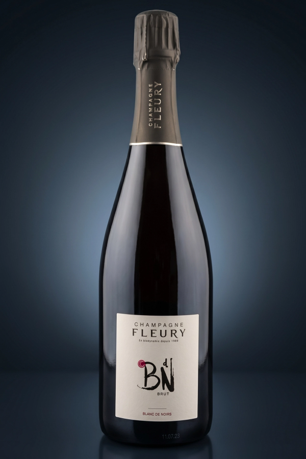 Fleury Blanc de Noirs Brut, freigestellte Flasche auf dunklem Verlauf