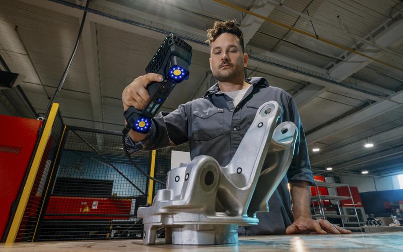 HandySCAN 3D skänner roolisõlme kohal, laserliinid nähtavad