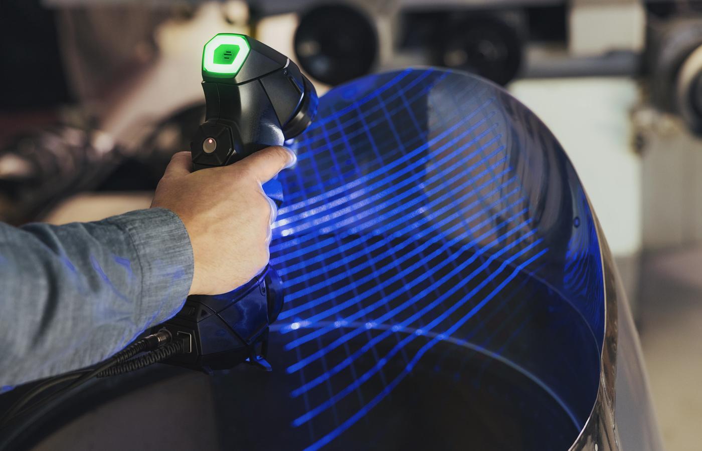 HandySCAN 3D skänner siniste laserliinidega osa pinnal