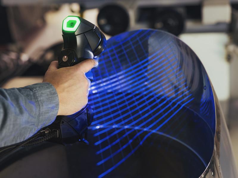 HandySCAN 3D skänner siniste laserliinidega osa pinnal