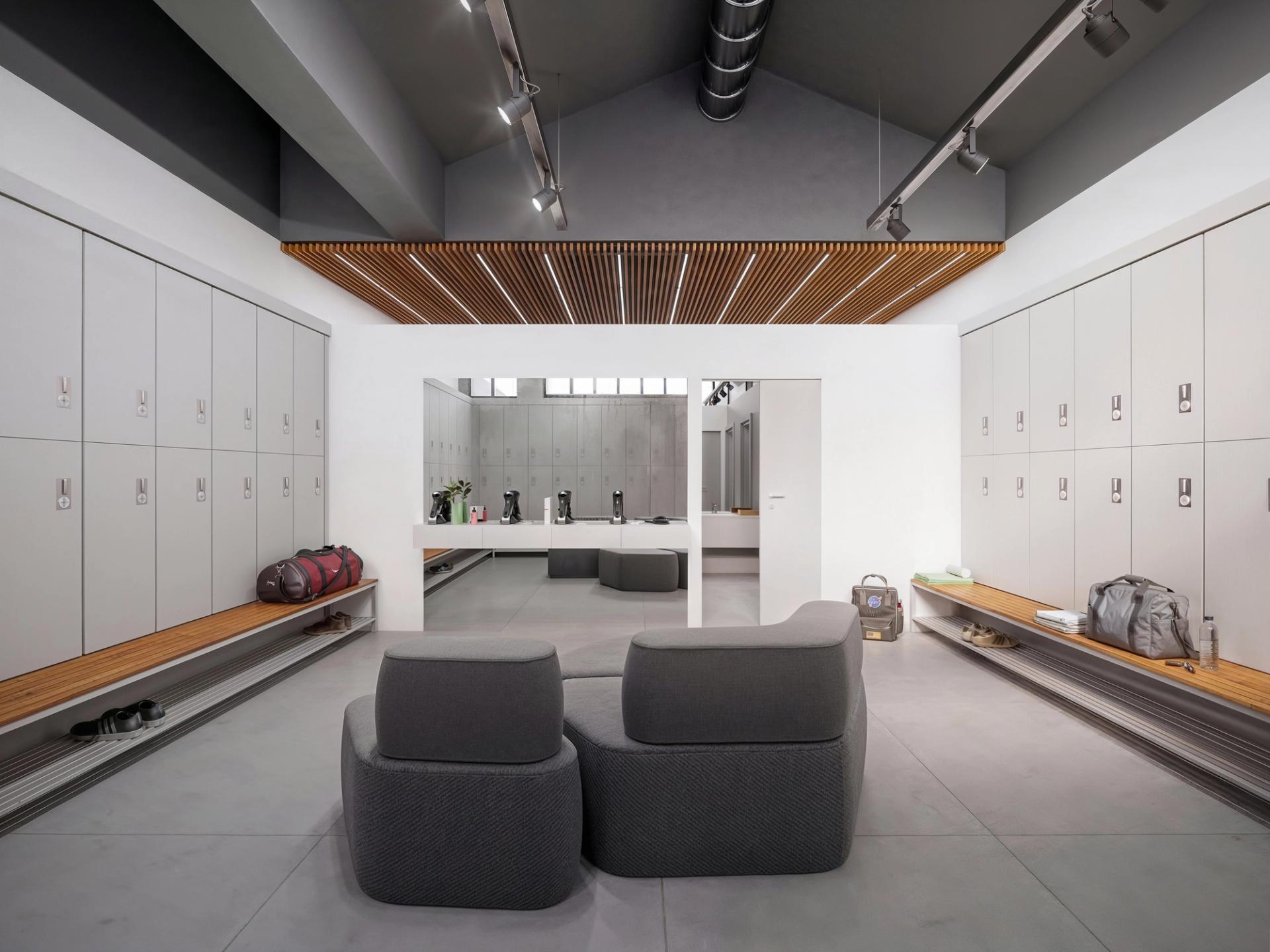 View of the changing room towards the showers