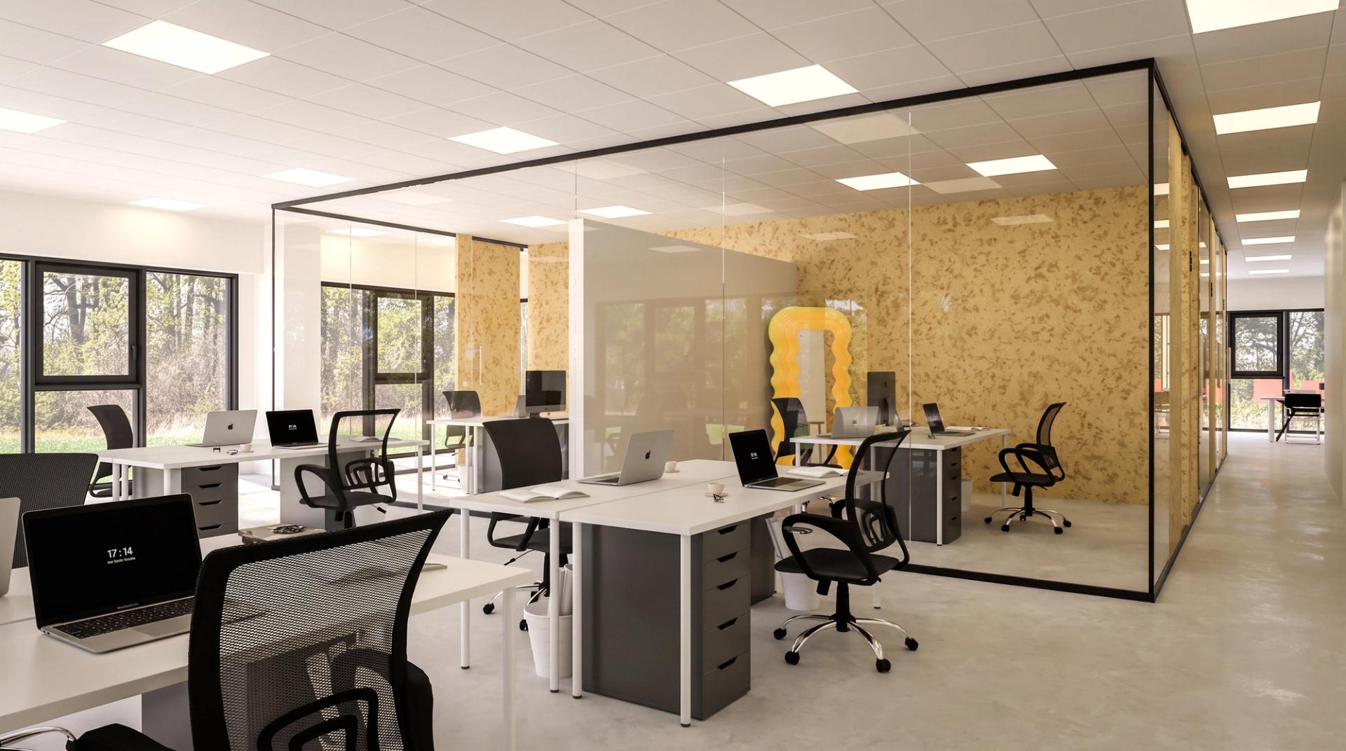 Vue des bureaux vitrés avec panneaux en bois aggloméré