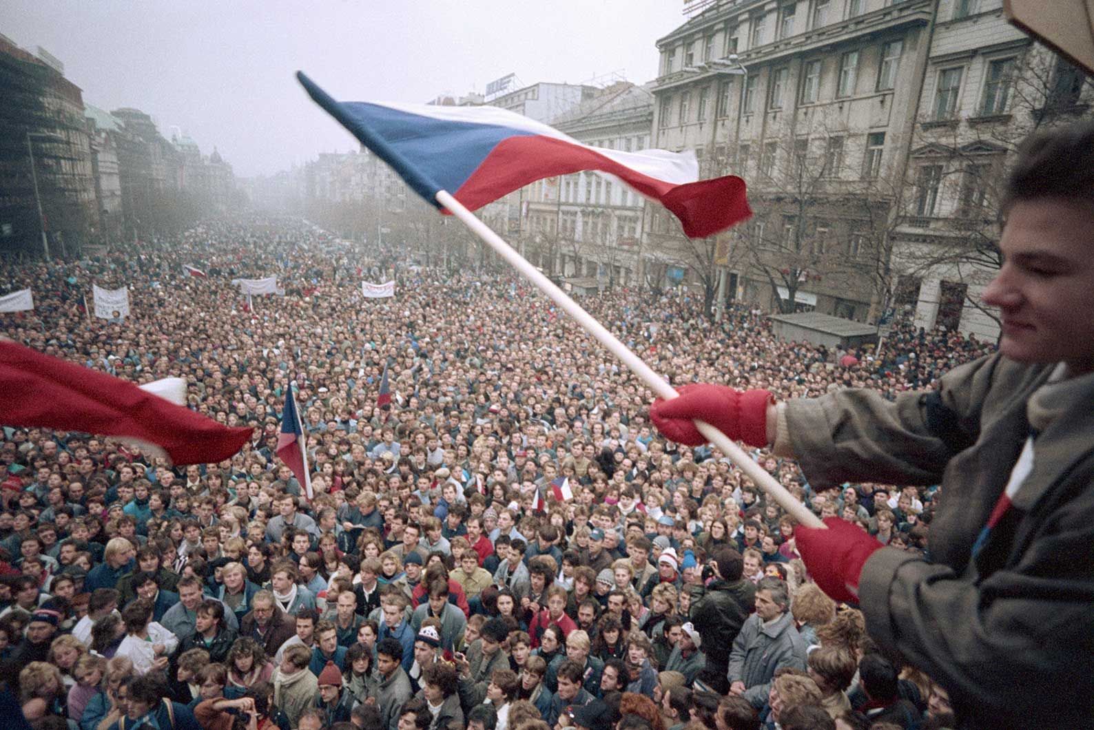 Коммунистическая чехословакия. Революция в Чехословакии 1989. Бархатная революция в Чехословакии. Бархатные революции 1989. Бархатные революции 1989-1990 гг в Восточной Европе.