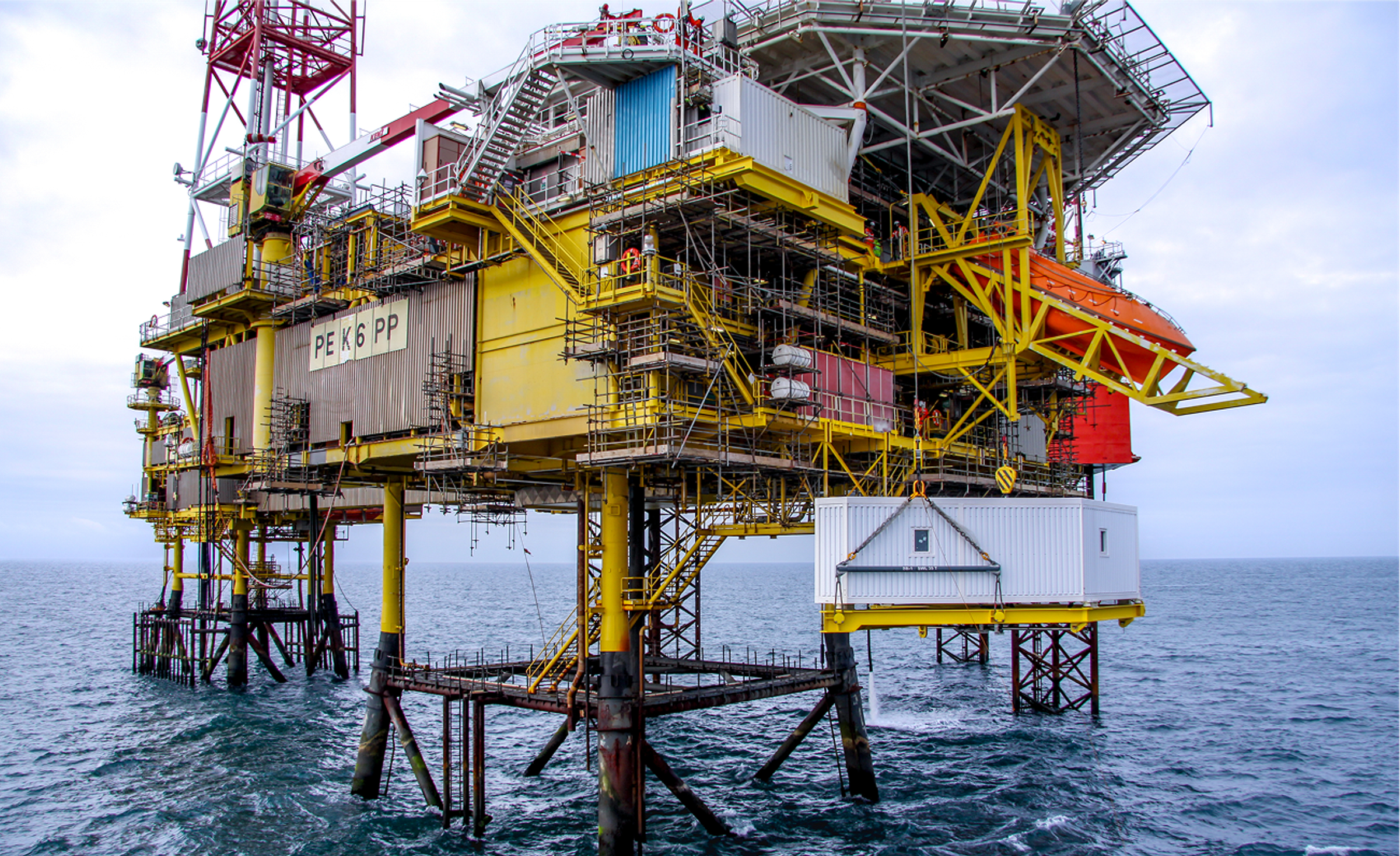 Specialised lifting operation on an industrial site
