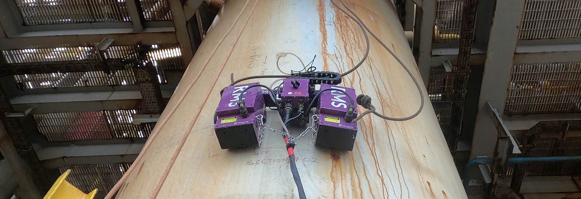 Non-intrusive inspection of high temperature pressure vessels